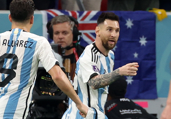 아르헨티나 리오넬 메시가 3일(현지시간) 카타르 월드컵 16강전에서 호주에 선제골을 넣고 기뻐하고 있다. [알랴이얀(카타르)=뉴시스]